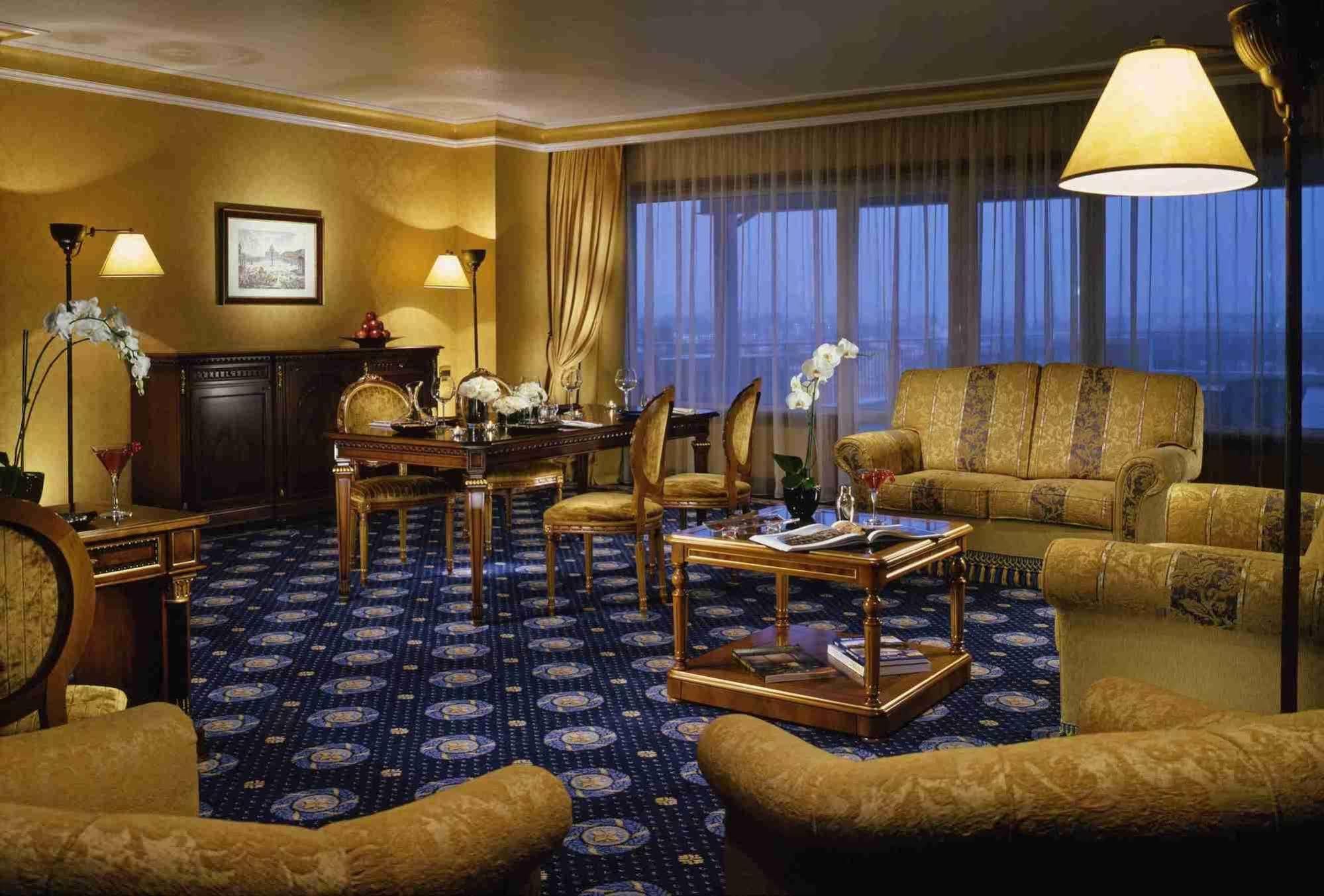 Rome Marriott Park Hotel Room photo